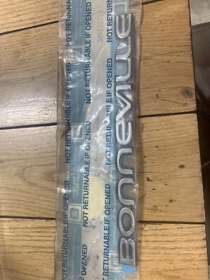 One (1)  OEM NOS 1988-1999 Pontiac Bonneville Emblem  20653491 20653490 Foto 1 de 4