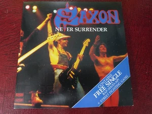 Saxon NEVER SURRENDER 1981 UK  2 X 7" GATEFOLD P/S PLAYS MINT  MINUS HEAR - Imagen 1 de 16