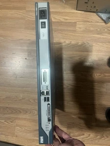 Cisco 2800 Series 2811 Router usług zintegrowanych z kompaktową lampą błyskową - Zdjęcie 1 z 3