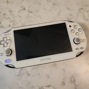 READ Sony PlayStation PS Vita PCH-1001 White FOR PARTS/REPAIR Power, No Screen - Bild 1 von 12