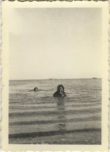 PHOTO ANCIENNE - VINTAGE SNAPSHOT - MER BAIGNADE BAIN TÊTE DRÔLE - SEA BATHING - Foto 1 di 1