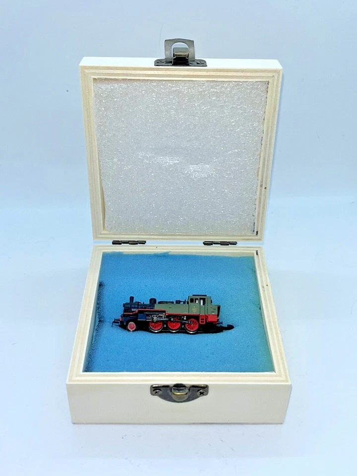 Z Scale Marklin 8897 Green & Red 5 Pole Motor Custom Wood Case - Image 1 of 4