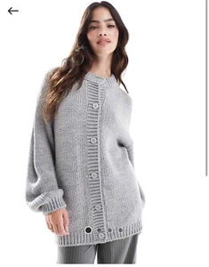ASOS DESIGN – Strick-Hemdjacke in Hellgrau mit Rundhalsausschnitt - Bild 1 von 2