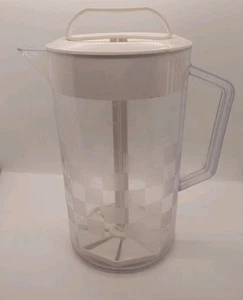 The Pampered Chef 2 Quart Quick-Stir Pitcher 2270 w/ Lid - Picture 1 of 6
