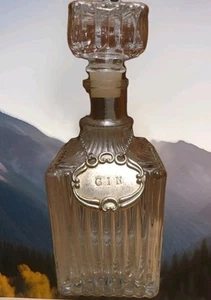 1950's CLEAR CRYSTAL LIQUOR DECANTER BOTTLE WITH GIN NAME PLATE & STOPPER - Picture 1 of 17