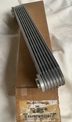 NUEVO OEM Ford 1997-2004 F150 F250 F350 Navigator Ranger + ENFRIADOR DE ACEITE F67Z-7A095-BA Foto 1 de 4