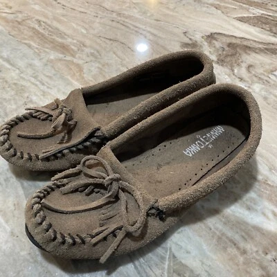 MINNETONKA MUJER KILTY SUELA DURA CONFORT SLIPON MOCASÍN GRIS GAMUZA 401T TALLA 7 Foto 1 de 4