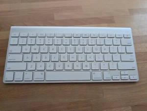 Apple Magic Wireless Bluetooth Keyboard Model A1255 - Picture 1 of 2
