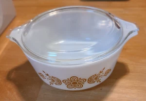 PYREX BUTTERFLY GOLD CASSEROLE BAKING DISH #472 1 1/2 PT. WITH LID 470-C - Picture 1 of 5