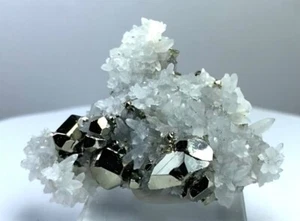 PIRITE ECCEZIONALE LUMINOSITÀ CRISTALLI E QUARZI su MATRIX-PERÙ....HUANZALA MINIERA - Foto 1 di 10