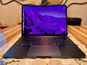 Apple MacBook Air M2 Schwarz - Bild 1 von 6