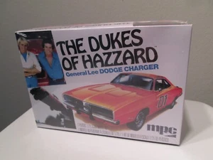 NEU+OVP  MPC 1:25 The Dukes of Hazzard  General Lee Dodge Charger  Modellbausatz - Bild 1 von 4
