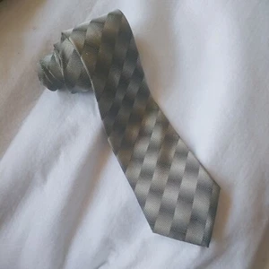 Claiborne Men Dress Silk Tie Silver Black Pattern Necktie Made In Italy - Picture 1 of 4