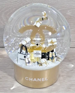 CHANEL BEAUTE Beauty VIP Novelty Gift CC Snow Globe 2023 Christmas *Limited* - Bild 1 von 2