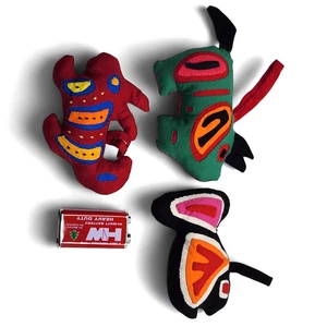 3 adornos navideños vintage de tela de arte popular de peluche KUNA MOLA peces multicolores - Imagen 1 de 2