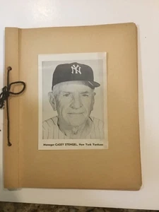 Baseball Sammelalbum um 1960 5 x 7 Werbefotos 25 NY,LA, KC Nantle, Maris - Bild 1 von 24