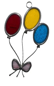 Ballon Schleife Buntglas Sonnenlichtfänger Fensterbehang blau rot gelb rosa - Bild 1 von 5