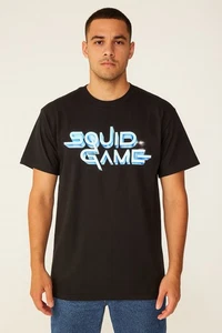 Camiseta Squid Game Market x Netflix x PacSun Higgy Bank Gráfico L Negra - Imagen 1 de 5