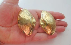 Vtg Bold Vtg Runway Clip On Earrings Mussel Shells Huge Yellow Gold Plated - Picture 1 of 8