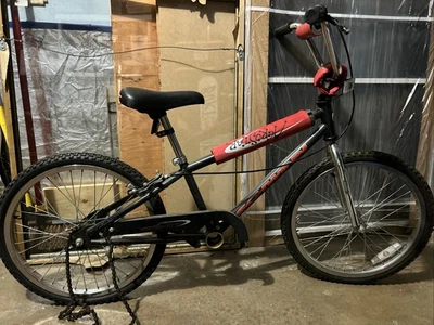 Bicicleta BMX Schwinn Aerostar Block Rocket de Colección en Negro y Rojo Años 90 Foto 1 de 4