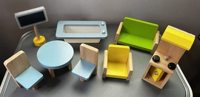 Lote de 8 muebles de madera para casa de muñecas mesa sofá mesa TV bañera estufa ¡LINDO! Foto 1 de 4
