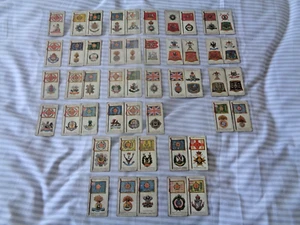 JOHN PLAYER CIGAREET CARDS OF 48 BADGES & FLAGS OF BRITISH REGIMENTS 1903 - Foto 1 di 6