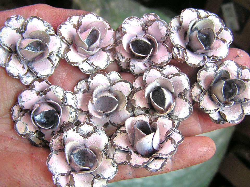 DIEZ ROSAS de metal rosa PÁLIDO, flores para artesanía, joyería, adornos, detalles PP Foto 1 de 1