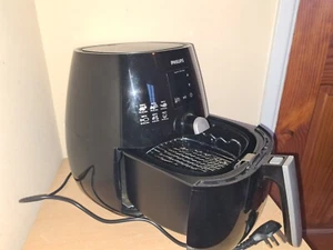Philips HD9230 0.8KG Air Fryer - Black Philips Air Fryer HD9230 - excellent cond - Picture 1 of 18