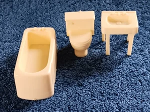 Vintage Puppenhaus Kunststoff Möbel Creme Badezimmer Badewanne Waschbecken Toilette 3 BR MARKENLOS - Bild 1 von 19