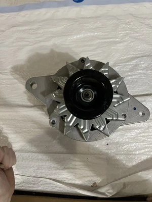 Genuine hino 27060 E0040 Alternator New - Image 1 of 4