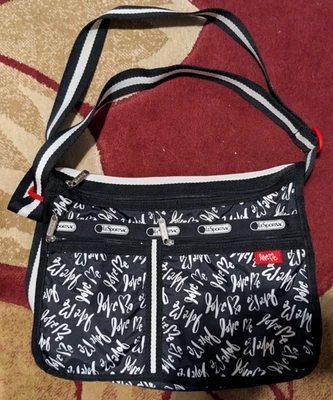 Bolso grande de lujo para todos los días Lesportsac x Curtis Kulig “Love Me” usado en excelente estado negro blanco Foto 1 de 4