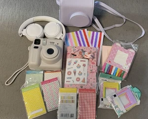 Fujifilm Instax Mini with JBL Headphones | Great Bundle Deal - Bild 1 von 13