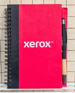 Cuaderno espiral Xerox rojo negro ecológico con bolígrafo. Tiene escritura pequeña última página - Imagen 1 de 4