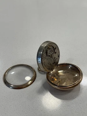 Precioso reloj de bolsillo Hamilton 17J cara abierta relleno de oro años 18 bobinadora lateral funciona Foto 1 de 4