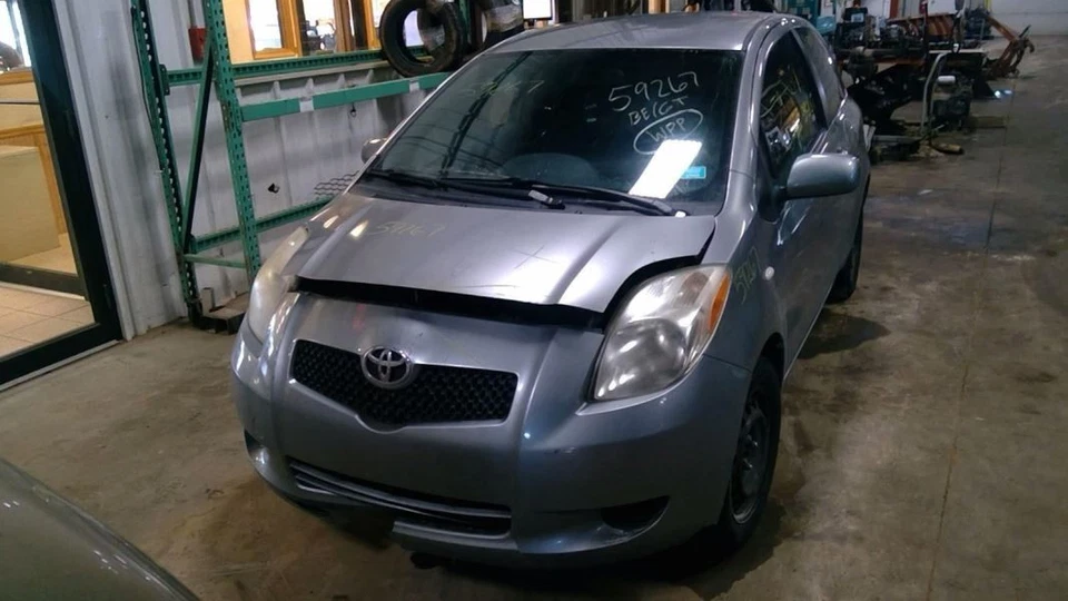 (LOCAL PICKUP ONLY) Driver Front Door Hatchback 2 Door US Market Fits 06-11 YARI Foto 1 de 4
