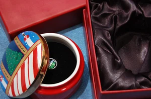 Genuine Pandora Radio City Music Hall Charm in Porcelain Charm Box Gift Set - Picture 1 of 8