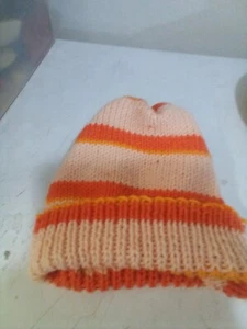 hand knitted hat - Picture 1 of 4
