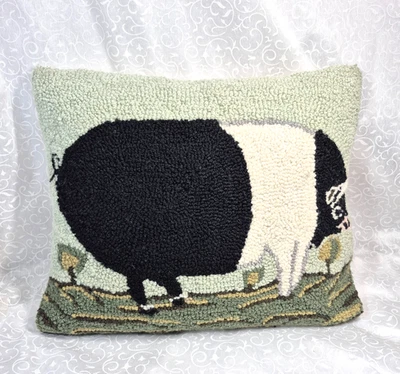 Almohada hecha a mano de lana punta de aguja granja Berkshire cerdo Foto 1 de 4