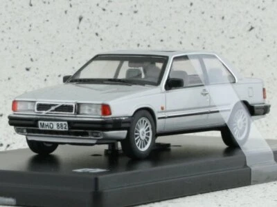 VOLVO 780 Bertone - 1977 - silver - Triple9 1:43 - Photo 1/2