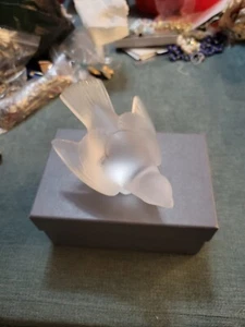 Lalique France Crystal Sparrow Figurine head down, frosted and signed - Picture 1 of 10