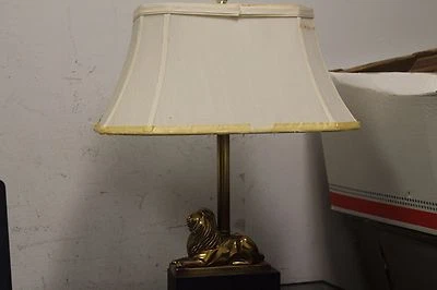 LÁMPARA DE MESA ESTILO LATÓN LEÓN METAL TAL CUAL Foto 1 de 4