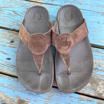 Chanclas FitFlop Oasis marrón gamuza cuña estilo tanga para mujer talla 6” Foto 1 de 4