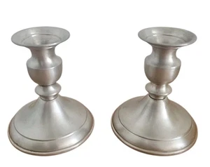 "Candelabros base ponderada de colección Leonard de peltre genuino 4 1/4"" - Juego de 2" - Imagen 1 de 6