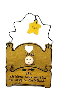 Kinder eingebettet kuschelig in Betten Holz Ornament personalisiert "Alex" 1996 4" - Bild 1 von 4