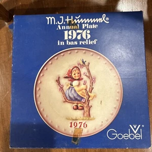 Hummel Goebel Girl In Apple Tree Annual Plate 1976 bas relief w/ Box Hum269 7.5” - Picture 1 of 4