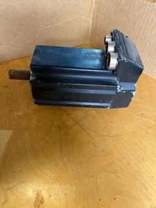 Allen Bradley MPL-B420P-SJ24AA AC Servo Motor - Picture 1 of 6