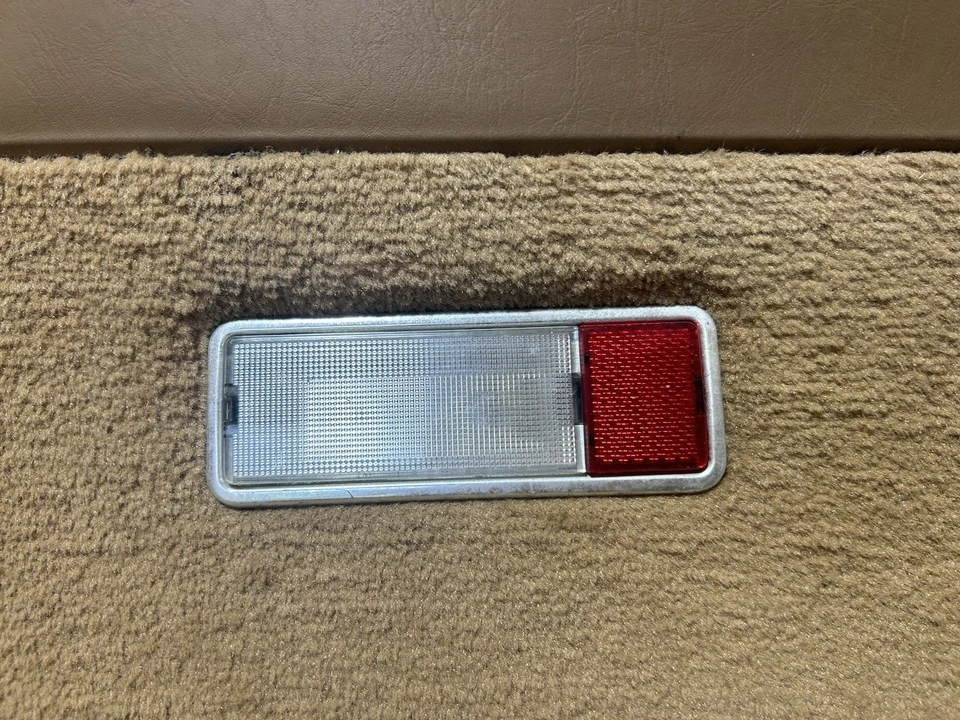 90-97 Lincoln Town Car front right passenger door courtesy light and harness 96 - Image 1 of 1