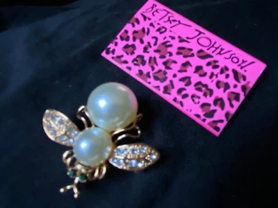 Betsey Johnson Enamel Bee Brooch Pin Creamy White Rhinestone Pin NWT - Image 1 of 4