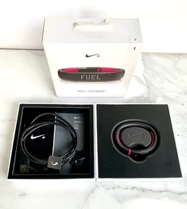 NIKE + FUELBAND SIZE SMALL BLACK PINK $149.95 IN BOX WITH CHARGER ACCESSORIES  - Picture 1 of 9