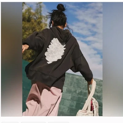 Free people FP Movimiento Sprint Hasta el Acabado Logo Sudadera con Capucha Bordada Negro Top S Foto 1 de 4